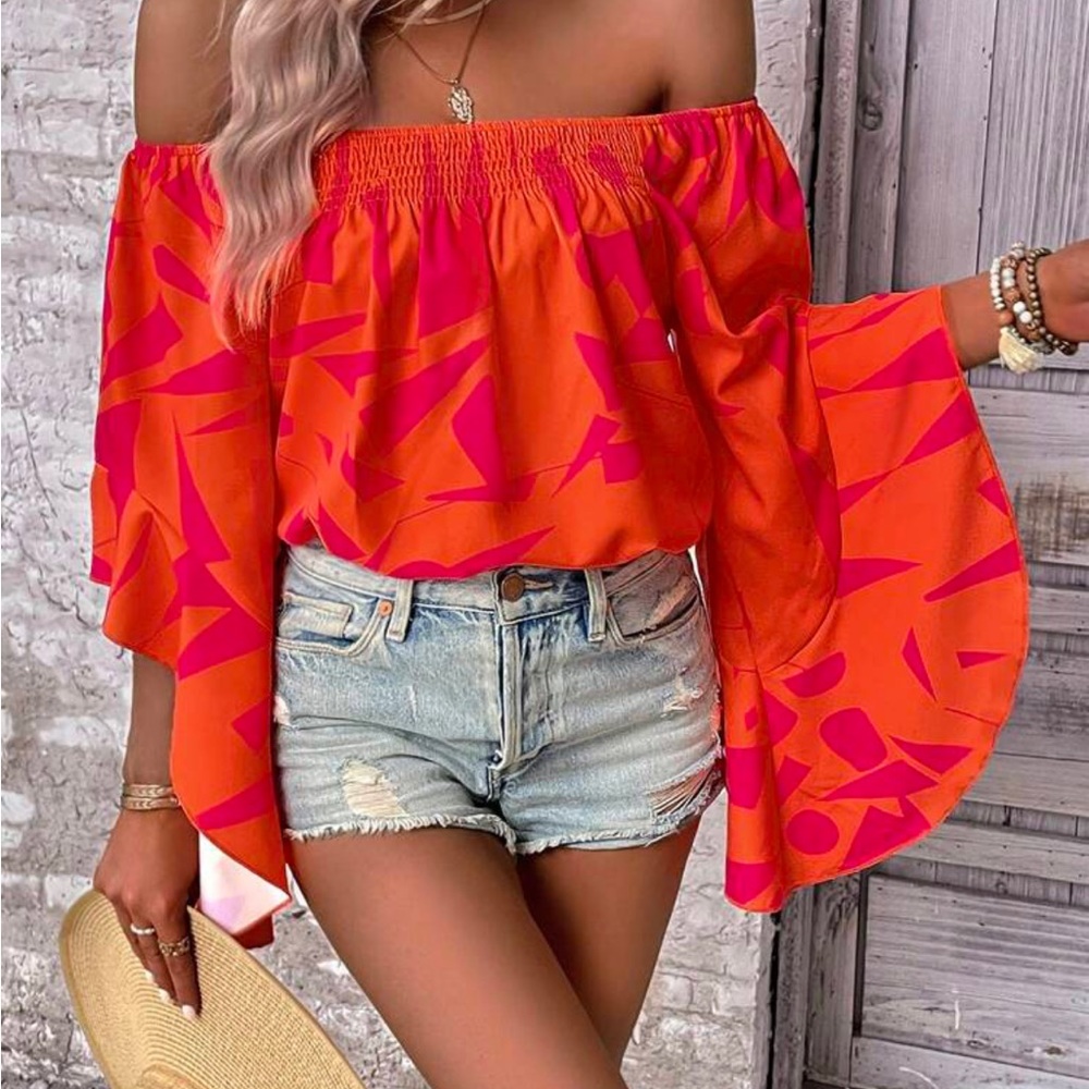 Geo print off shoulder trumpet sleeve blouse 🧡